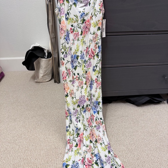NWT Alice + Olivia Harmony Slip Floral midi dress in Gardenia - size 6 - Picture 5 of 10